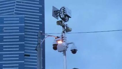 墨爾本街頭驚現持槍神秘人 監控捕捉緊張一幕，警方迅速介入